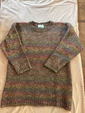 Handknit Multicolored Crewneck Sweater
Benetton Vintage Y2K wool
Size L/XL